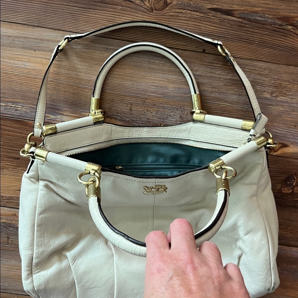 Coach Off White Leather Madison Leather Carrie Handbag - Picture 14 of 17